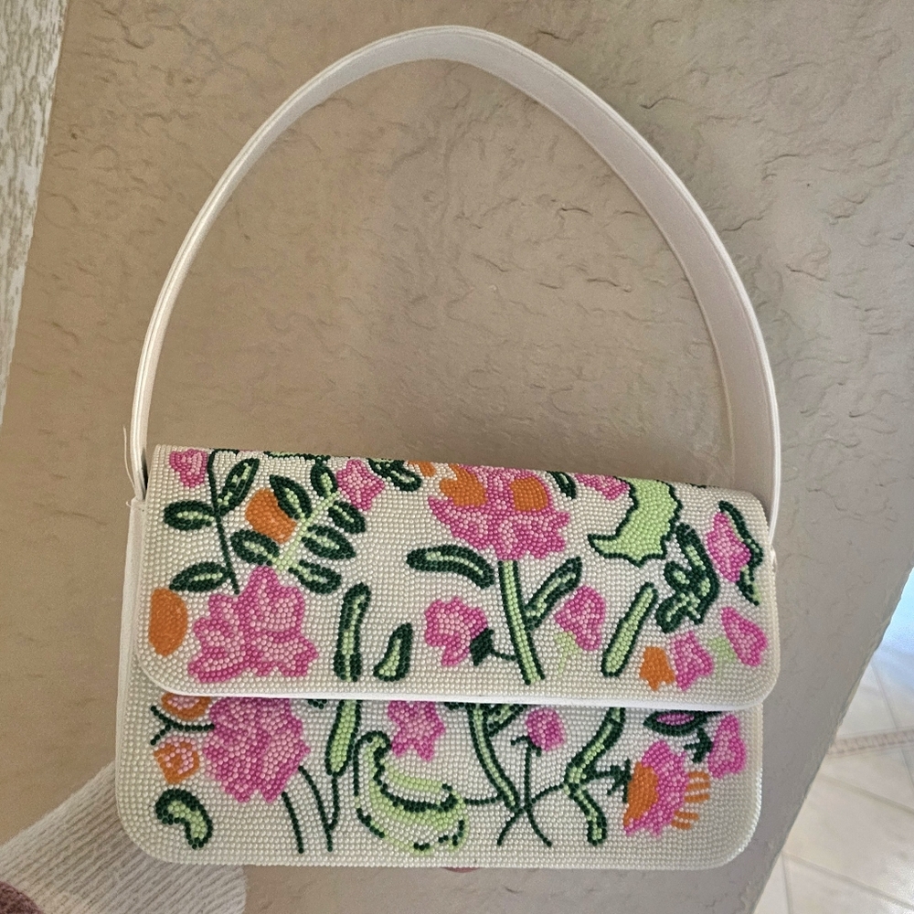 D’Margeaux Handcrafted White Floral Beaded shoulder bag - Picture 3 of 13